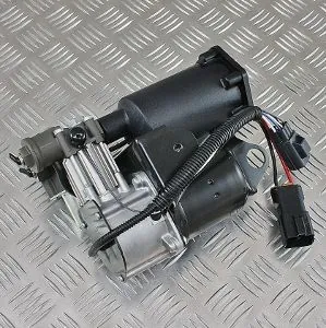 طرمبة كومبروسر نظام التعليق الهوائي Air Suspension Compressor Pumpالتوافق) ✔️ Land Rover Discovery 4 (L319) 2010–2016 ✔️ Range Rover Sport (L320) 2010–2013 ✔️ Land Rover LR4 2010–2016